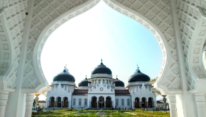 Khutbah Jumat: Menghindari Buruk Sangka kepada Tuhan dan Sesama