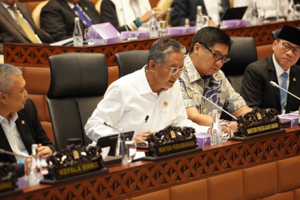 Rapat Kerja Pertama, Komisi V DPR RI Apresiasi ’Semangat Merah Putih’ Menteri Pekerjaan Umum Dody Hanggodo