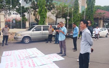 Lembaga KPK Nusantara Unjuk Rasa Di DPRD Provinsi Sumsel, Dodo Arman : Masa 75 Anggota Dewan Semuanya Tidak Ada Ditempat