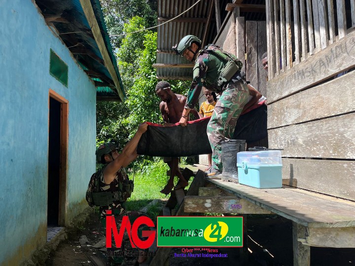 Tunjukkan Kepedulian dan Profesionalisme, Satgas Yonif 501/BY Evakuasi Warga Sakit dan Korban Serangan Babi hutan di Kampung Aisa