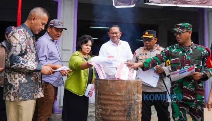 Bupati Karo Hadiri Pemusnahan Surat Suara Pemilihan Tahun 2024 dilakukan di Gudang Logistik KPU Kabupaten Karo