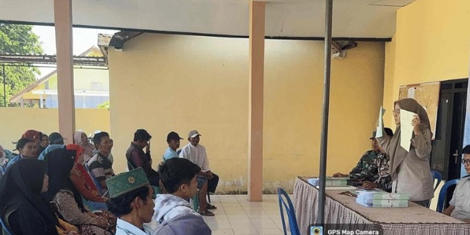 Badan Pertanahan Nasional (BPN) Kabupaten Bondowoso menggelar kegiatan penyerahan sertipikat hasil Program Pendaftaran Tanah Sistematis Lengkap (PTSL) 2024 di Desa Pekalangan, Kecamatan Tenggarang, pada Selasa (22/10). 