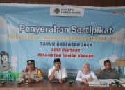 Badan Pertanahan Nasional (BPN) Kabupaten Bondowoso melakukan penyerahan sertipikat hasil Program Pendaftaran Tanah Sistematis Lengkap (PTSL) 2024 di Desa Gentong, Kecamatan Taman Krocok pada Rabu (23/10).