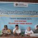 Badan Pertanahan Nasional (BPN) Kabupaten Bondowoso melakukan penyerahan sertipikat hasil Program Pendaftaran Tanah Sistematis Lengkap (PTSL) 2024 di Desa Gentong, Kecamatan Taman Krocok pada Rabu (23/10).