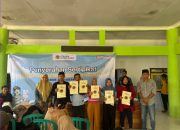 Badan Pertanahan Nasional (BPN) Kabupaten Bondowoso melakukan penyerahan sertipikat hasil Program Pendaftaran Tanah Sistematis Lengkap (PTSL) 2024 di Desa Klabang, Kecamatan Tegalampel pada Kamis (24/10).