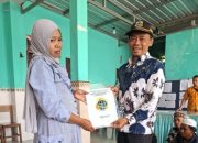 Badan Pertanahan Nasional (BPN) kabupaten Bondowoso Serahkan Sertifikat Hasiil Pendaftaran Tanah Sistematis Lengkap-PTSL