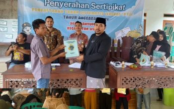 Bondowoso, 24 Oktober 2024 – Badan Pertanahan Nasional (BPN) Kabupaten Bondowoso melakukan penyerahan sertipikat hasil Program Pendaftaran Tanah Sistematis Lengkap (PTSL) 2024 di Desa Banyuputih, Kecamatan Wringin pada Kamis (24/10).