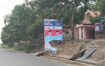 Diduga kuat Terdapat Oknum Tidak Bertanggung Jawab Merusak Salah Satu Banner Paslon Bupati dan Wakil Bupati PALI Nomor Urut 1 Devi -Ferdinand