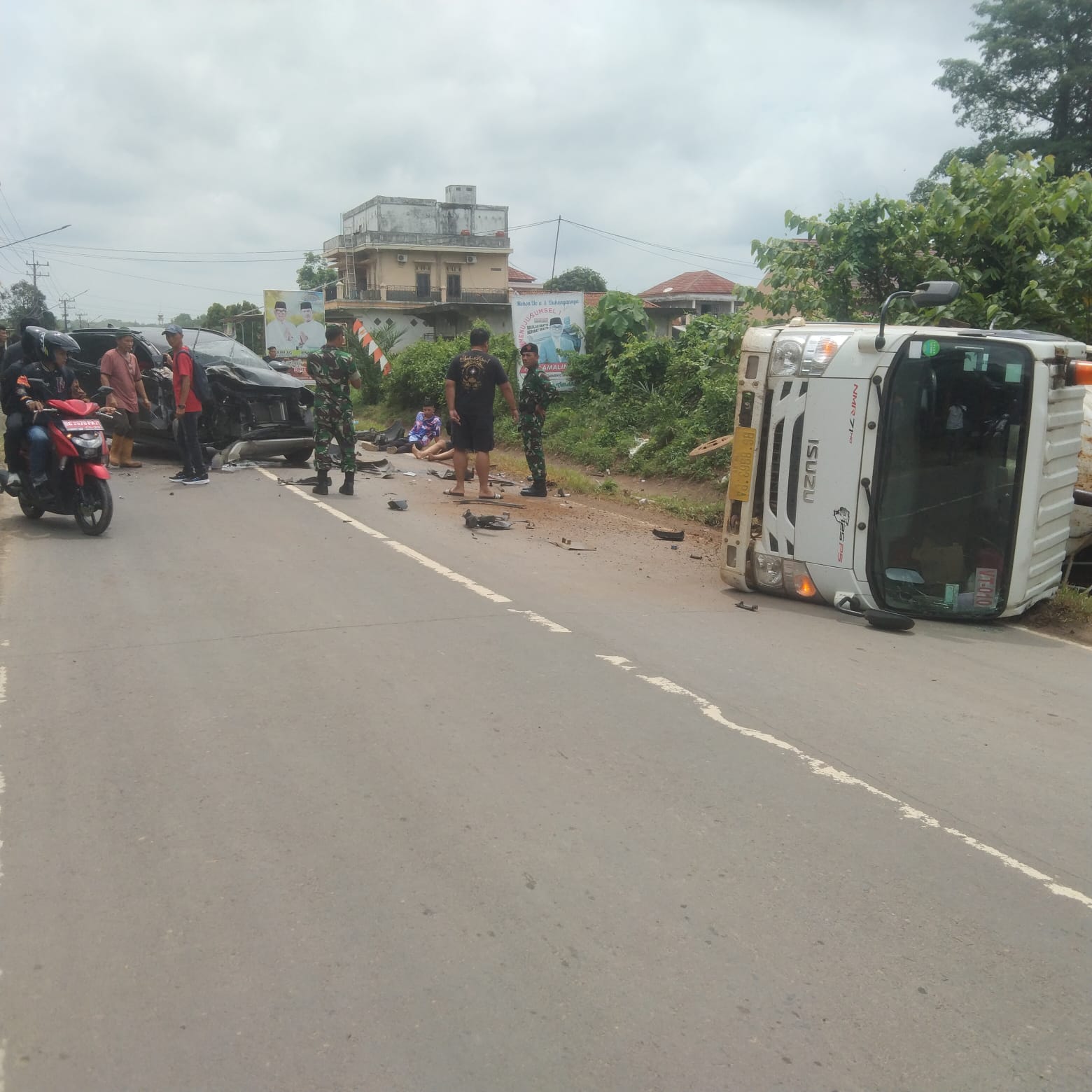 Kecelakaan Yang Melibatkan Dua kendaraan Toyota Rush BG 1877 GE Dengan Truk Tangki Vacum Pertamina BG 8963 PA Ini Terjadi di Simpang Raja PALI