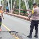 Jembatan Rusak, Satlantas Polres Lampung Utara Imbau Pengguna Jalan Berhati-hati