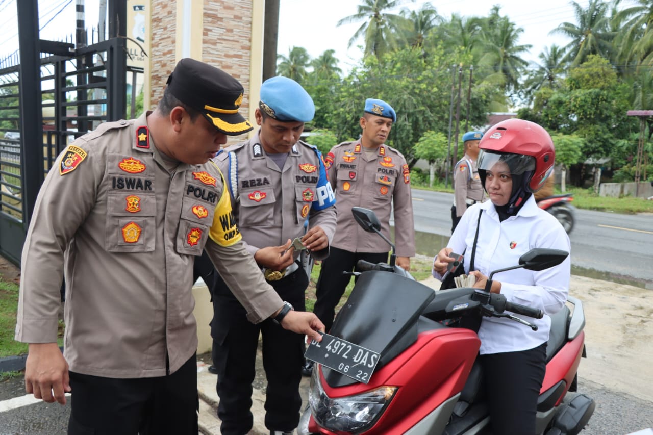 Wakapolres Aceh Timur Pimpin Gaktibplin Kendaraan Personel, Saat Memasuki Mako Polres