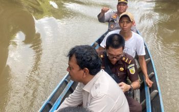 Polres PALI Gelar Patroli Gabungan  Untuk Memantau Wilayah Perairan Yang Menjadi Titik Rawan Penggunaan API Terlarang, di Sungai Penukal