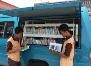 Melalui Mobil Dinas Perpustakaan Keliling Kota Madiun, Lapas I Madiun Fasilitasi Warga Binaan untuk Menambah Wawasan Pengetahuan