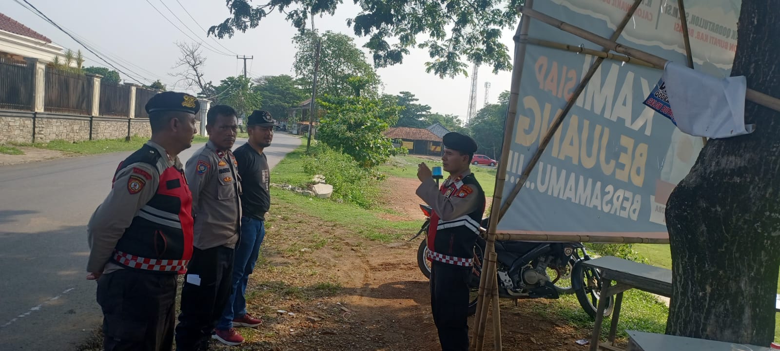 Polsek Serang Baru Monitoring dan Pengamanan Giat Konsolidasi Tim Pemenangan Cabup 02