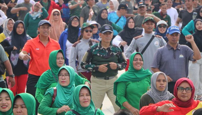 Ribuan Peserta Meriahkan Jalan Sehat HUT ke-26 Korem 051/WKT di Meikarta