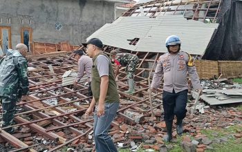 Mas Bhabin Sosok Polisi Bondowoso Cekatan Terekam Saat Kejadian Bencana 