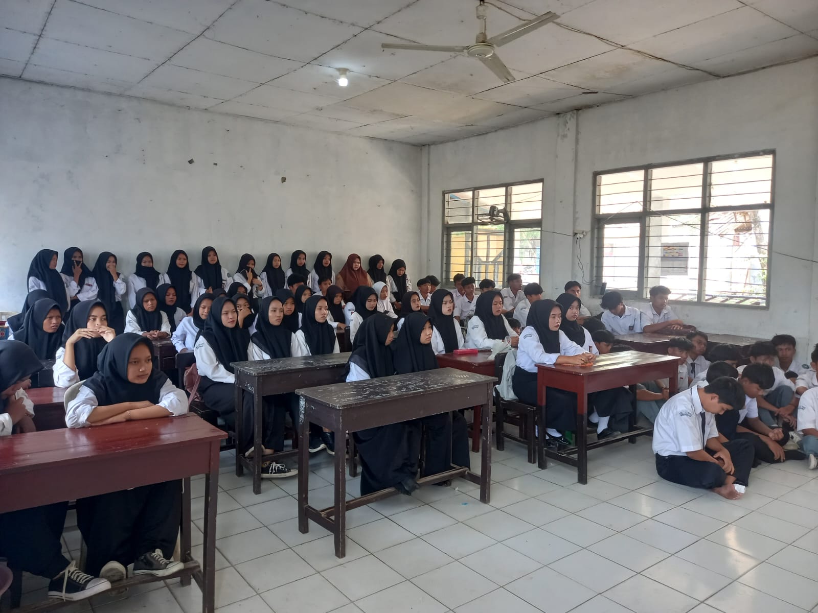 Polsek Serang Baru Sosialisasi Bahaya Narkoba, Tawuran dan Bullying di SMP Asyifa