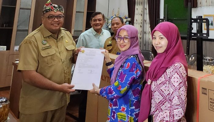 Fakultas kedokteran Universitas Jember Berikan 3 Smart TV ke RSDK