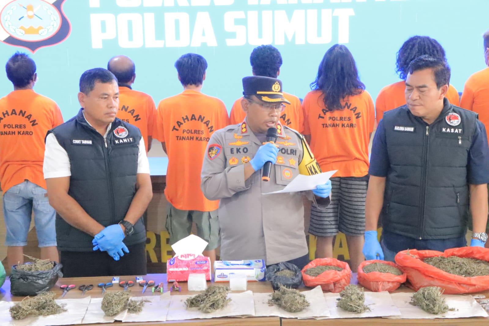 Kapolres Tanah Karo Gelar Konferensi Pers Pengungkapan Kasus Narkotika Jenis Ganja di Berastagi