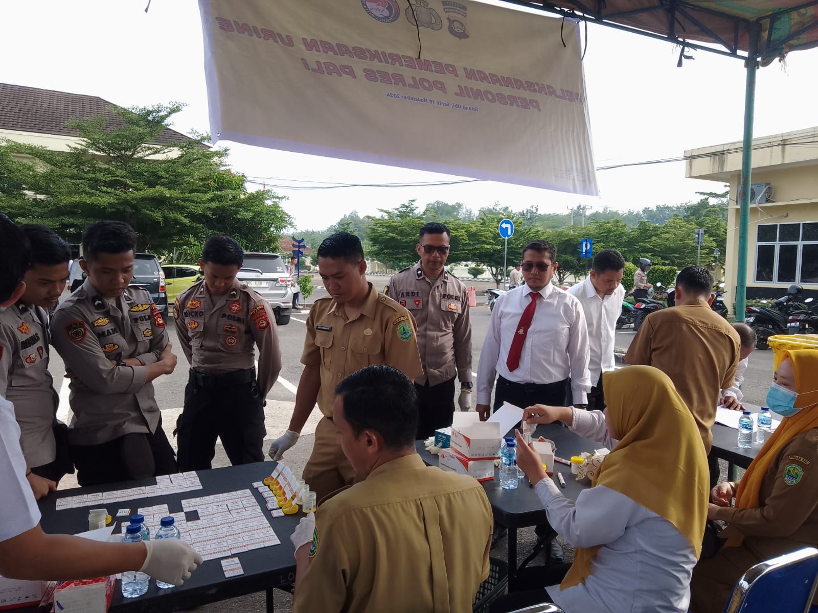 Polres PALI Gelar Tes Urine Mendadak Terhadap Seluruh Personel Usai Apel Pagi