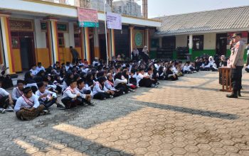 Police Goes to School Polsek Serang Baru di SMP Al-Falah