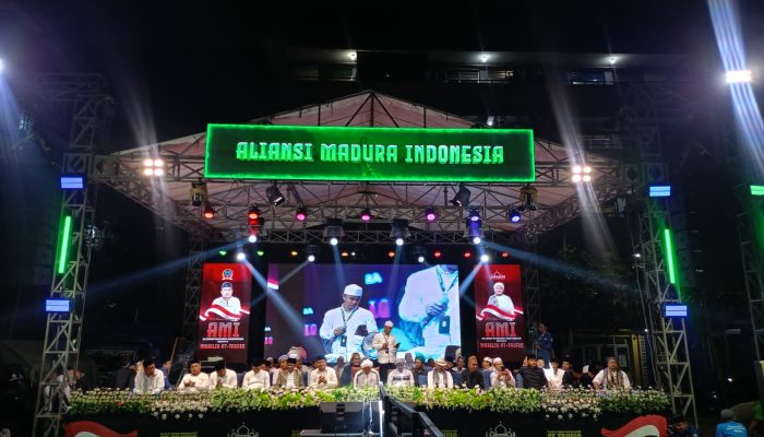 Gebyar Sholawat Aliansi Madura Indonesia (AMI) Rayakan Milad Ke-2, Ribuan Jamaah Lantunkan Sholawat dan Do’a