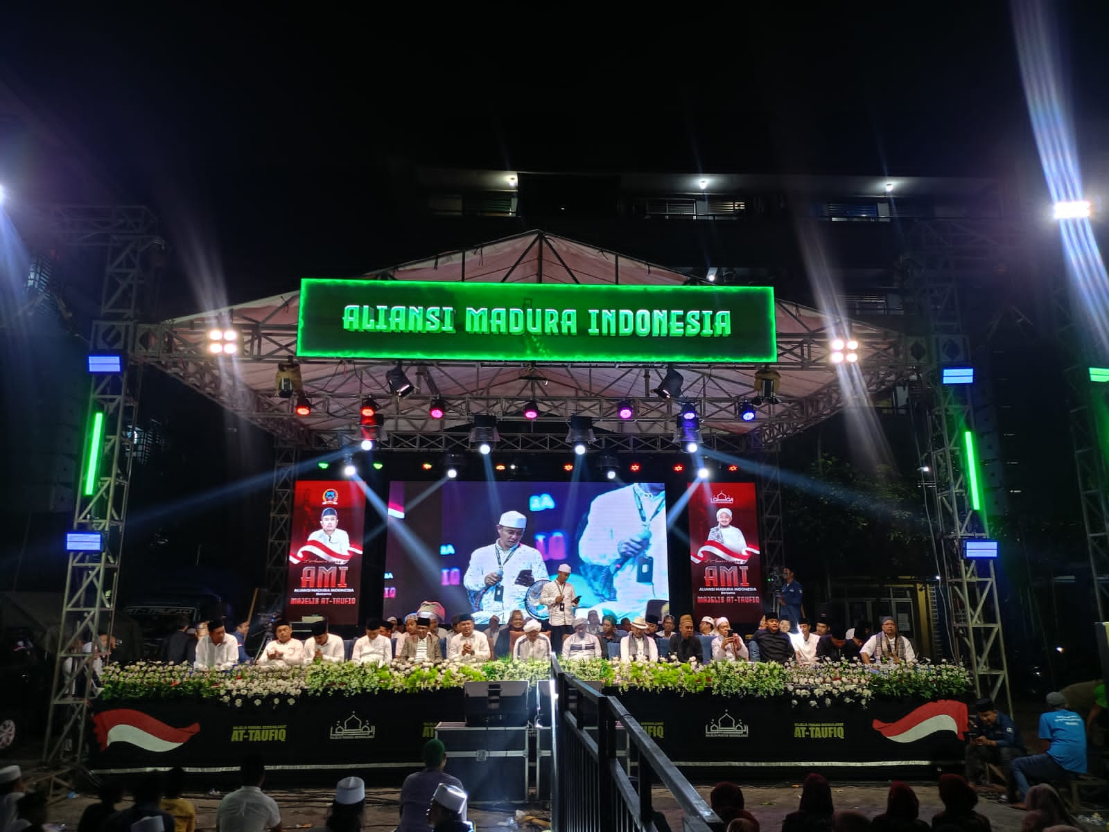 Gebyar Sholawat Aliansi Madura Indonesia (AMI) Rayakan Milad Ke-2, Ribuan Jamaah Lantunkan Sholawat dan Do'a