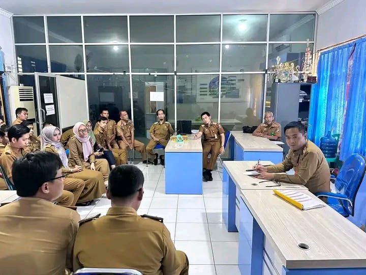 Kadis Kominfo Lampung Utara Gunaido Uthama, S.IP., M.H. Pimpin Rapat Staf Bulanan Tekankan Kedisiplinan dan Pengelolaan Dokumen