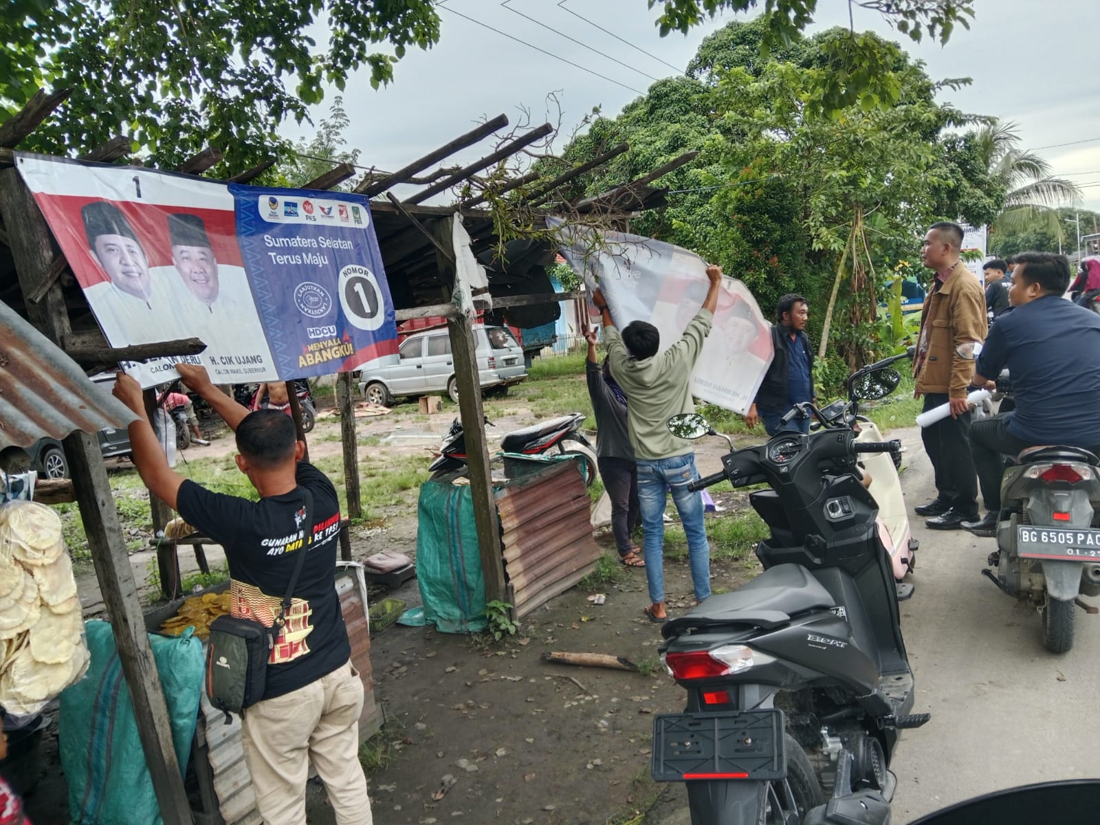 Memasuki Masa Tenang,Panitia Pemilihan Kecamatan (PPK) Talang Ubi Laksanakan Penertiban Alat Peraga Kampanye