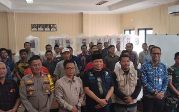 Kapolsek Cibarusah Monitoring Pengamanan Rapat Pleno Rekapitulasi Hasil Pemungutan Suara Pilkada 2024.