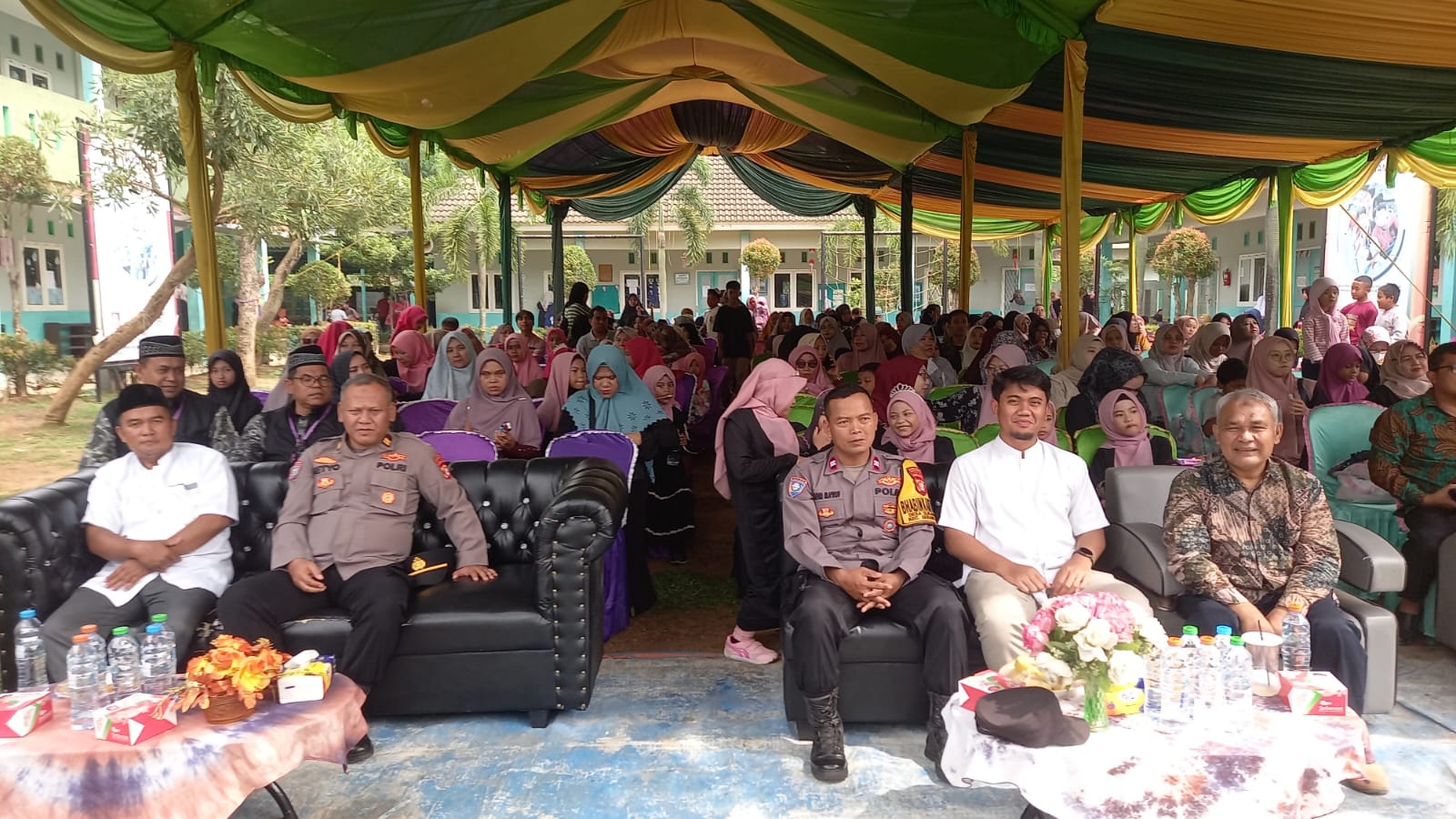 Police Goes to School Polsek Serang Baru di Yayasan Pendidikan Mutiara Islami Plus