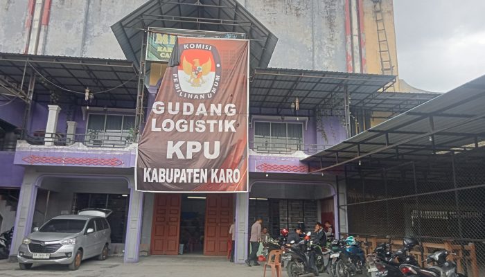 Sortir, Lipat, Dan Pengesetan Surat Suara di Gudang Komisi Pemilihan Umum (KPU) Kabupaten Karo