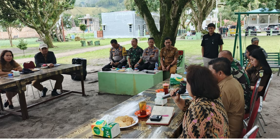 Bupati karo Pinpim Rapat Persiapan Event Internasional Aquabike Toba 2024 di Pantai Sinalsal