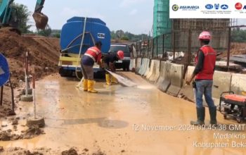 PT AdhiAcset KSO Tindaklanjuti Aduan Warga Terkait Jalan Banjir Sekitar Proyek Tol