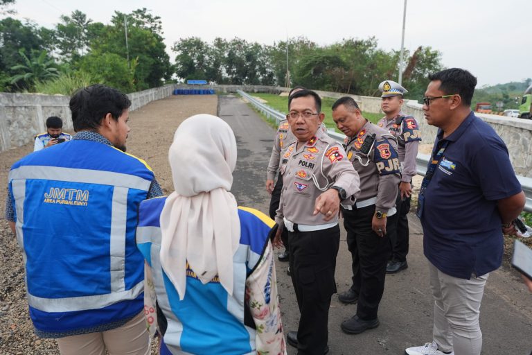 Korlantas Polri dan Jasa Marga Tinjau Lajur Penyelamat di KM 91 Tol Cipularang, Tingkatkan Upaya Antisipasi Kecelakaan