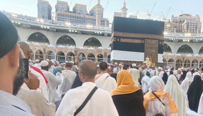 Ramai Transgender Umrah Berbusana Muslimah, Apa Hukumnya? Ini Penjelasan Komisi Fatwa