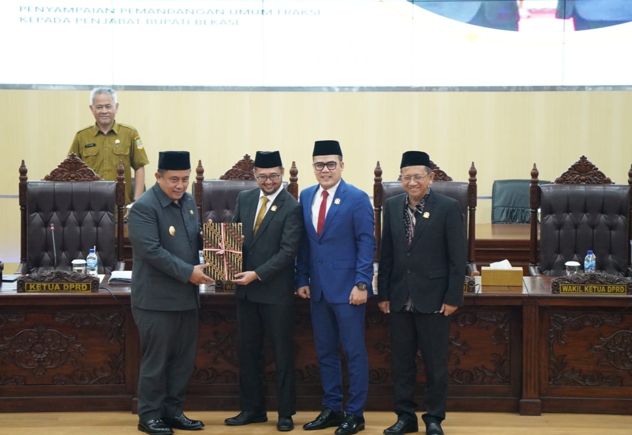 Pj Bupati Bekasi Sampaikan Tanggapan Atas Pemandangan Umum Fraksi Terhadap 3 Raperda