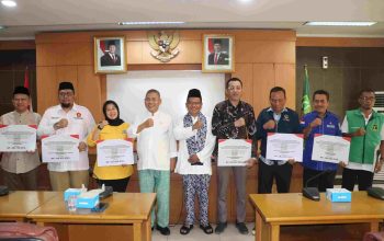 Bakesbangpol Kabupaten Bekasi Serahkan Bankeu 11 Parpol Pemenang Pemilu 2024