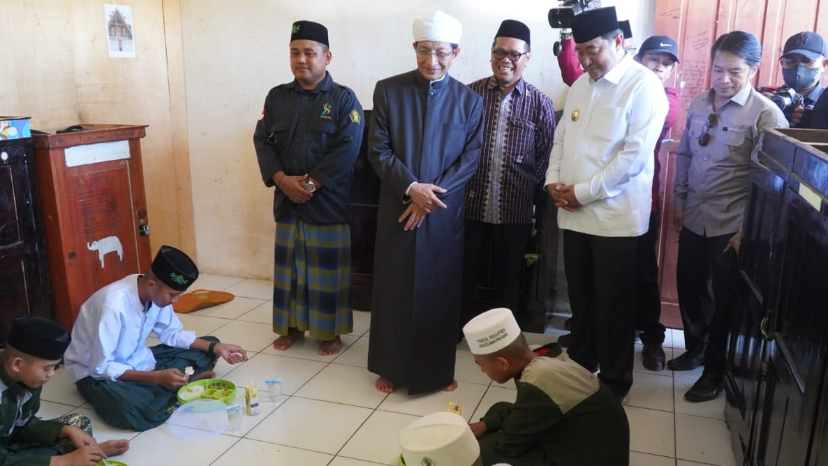 Tinjau Simulasi MBG bagi Santri, Menag: Tidak Ada Beda, Semua Dapat Makan Gratis