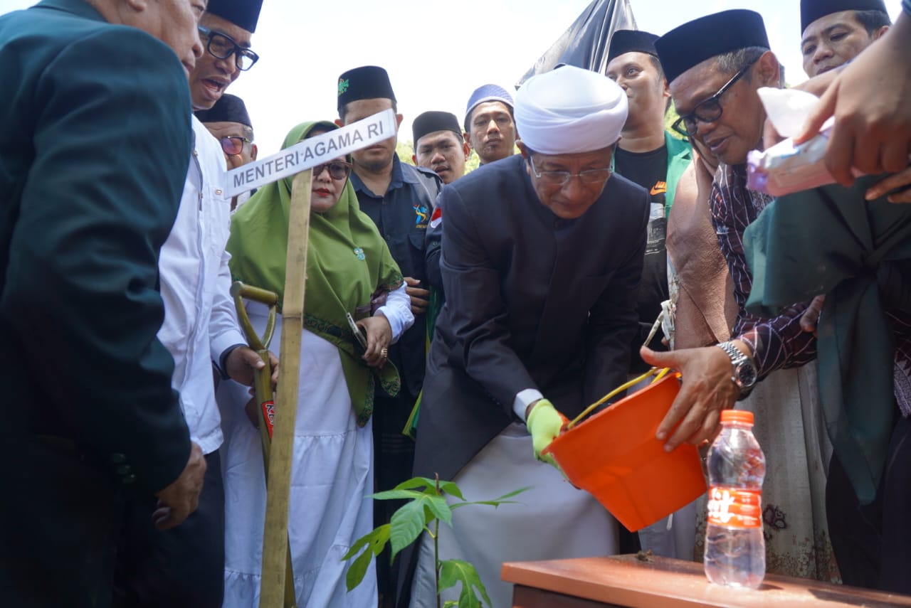 Tinjau Simulasi MBG bagi Santri, Menag: Tidak Ada Beda, Semua Dapat Makan Gratis