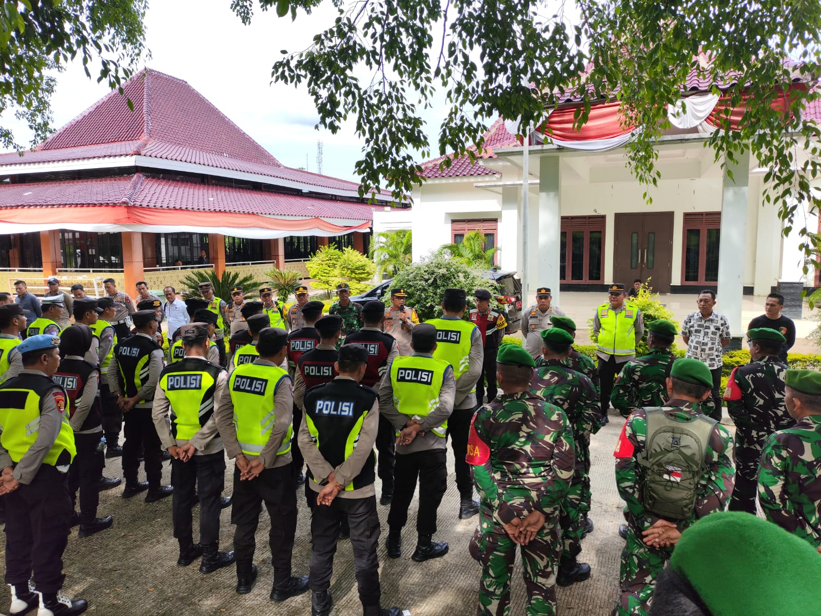 Kapolres PALI, AKBP Khairu Nasrudin, S.I.K., M.H., Memimpin Langsung Pengamanan Rapat Pleno Terbuka Rekapitulasi Perolehan Suara Pemilihan Gubernur dan Wakil Gubernur Sumsel, Serta Bupati dan Wakil Bupati Kabupaten PALI Tahun 2024