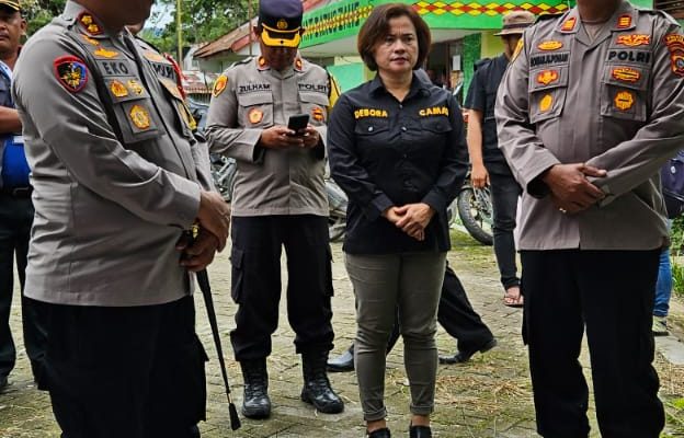 Rapat Pleno Rekapitulasi Suara Pilkada 2024 di Kantor PPK Kecamatan Barusjahe