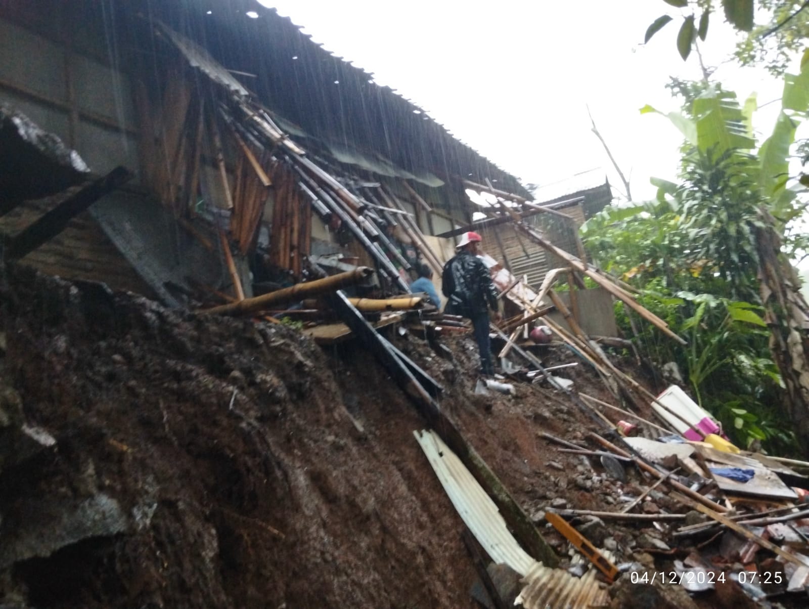 Gelombang Cuaca Ekstrem Picu Bencana Banjir, Longsor, dan Pergerakan Tanah di Sukabumi