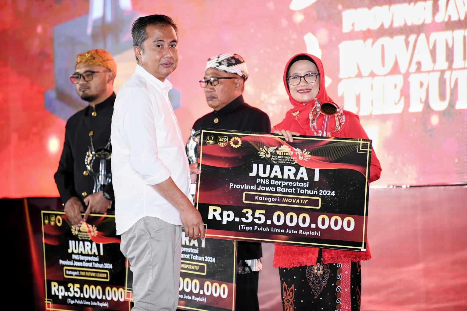 Pemda Provinsi Jabar Beri Anugerah PNS Berprestasi 2024