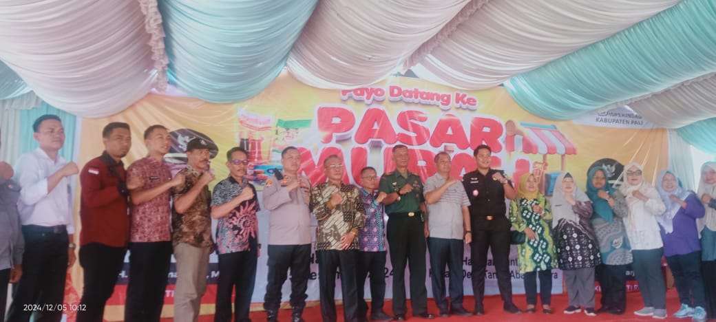 Melalui Dinas Perindustrian dan Perdagangan (Disperindag) Menggelar Pasar Murah di Halaman Kantor Kepala Desa Tanah Abang Utara