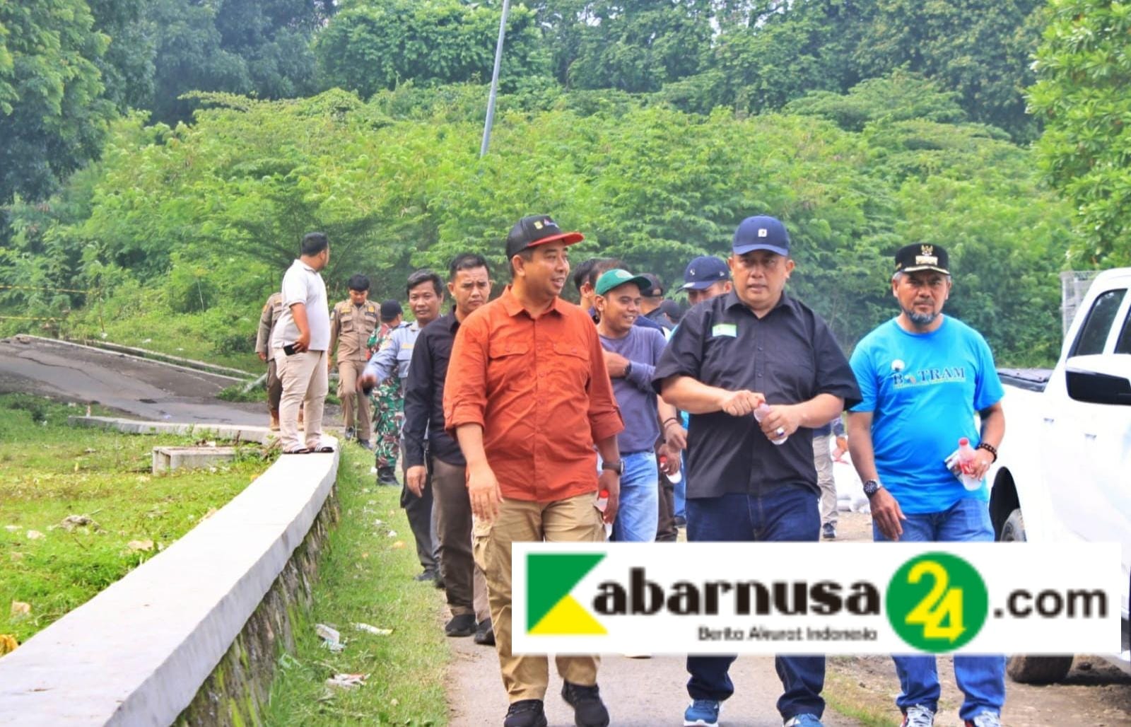 Pj Bupati Bekasi Tinjau Lokasi Longsor di Desa Sukaresmi Cikarang Selatan