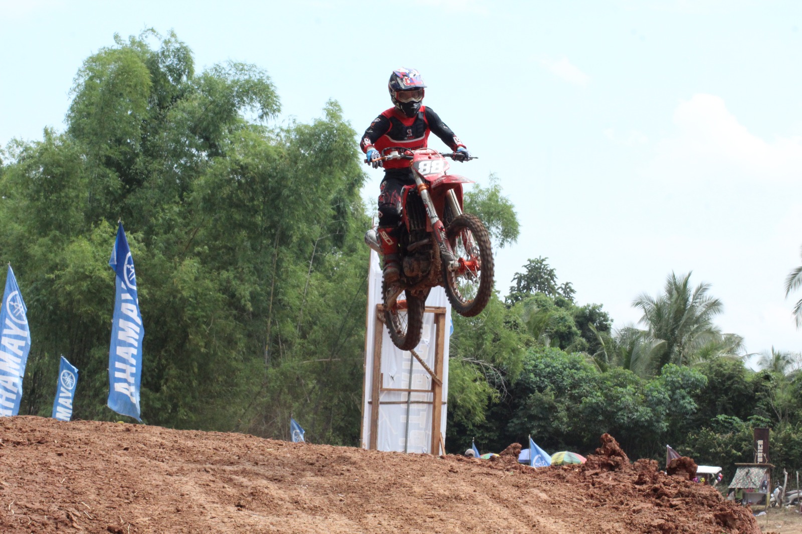 Yonif 113/JS Bireuen Bersama IMI Aceh Gelar Perlombaan Grasstrack