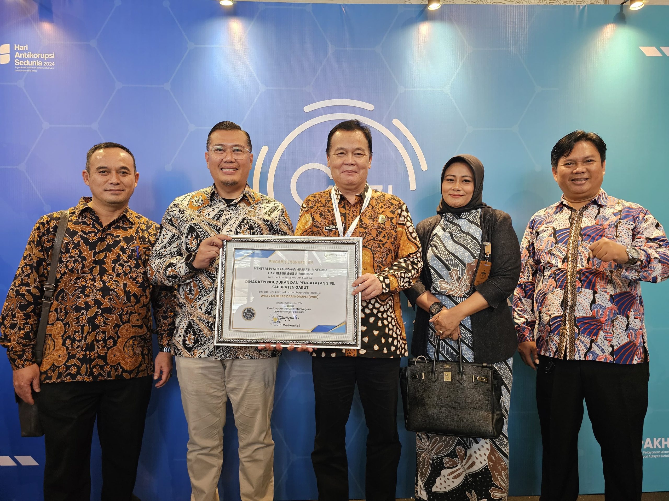 Disdukcapil Garut Raih Predikat Menuju WBK dari Men PAN RB