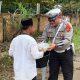 Satlantas Polres Aceh Timur Melakukan Kegiatan Berbagi Sedekah Nasi Kotak Kepada Pengguna Jalan Di Hari Jum'at