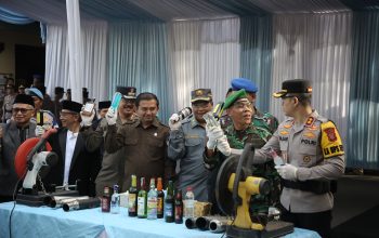 Satpol PP Garut Beserta Tim Gabungan Berhasil Amankan 2563 Botol Miras di Garut Selatan.